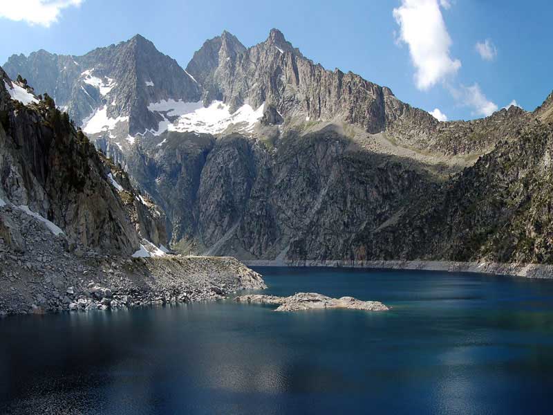 les pyrenees
