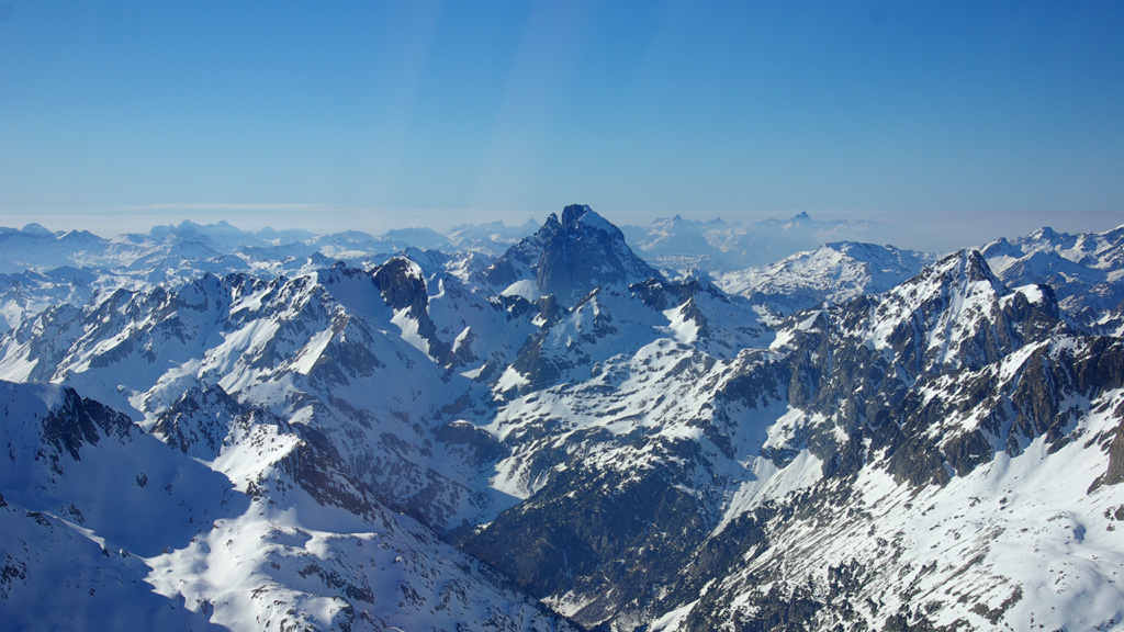 les pyrenees