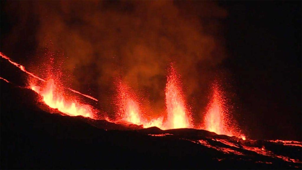 Piton de la fournaise en éruption