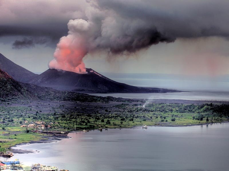 Volcan Tavurvur en éruption