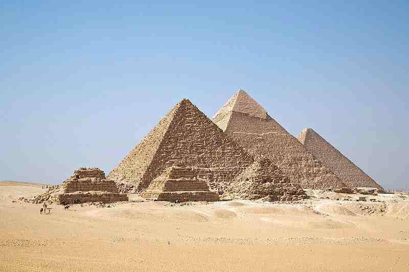 les pyramides de Gizeh