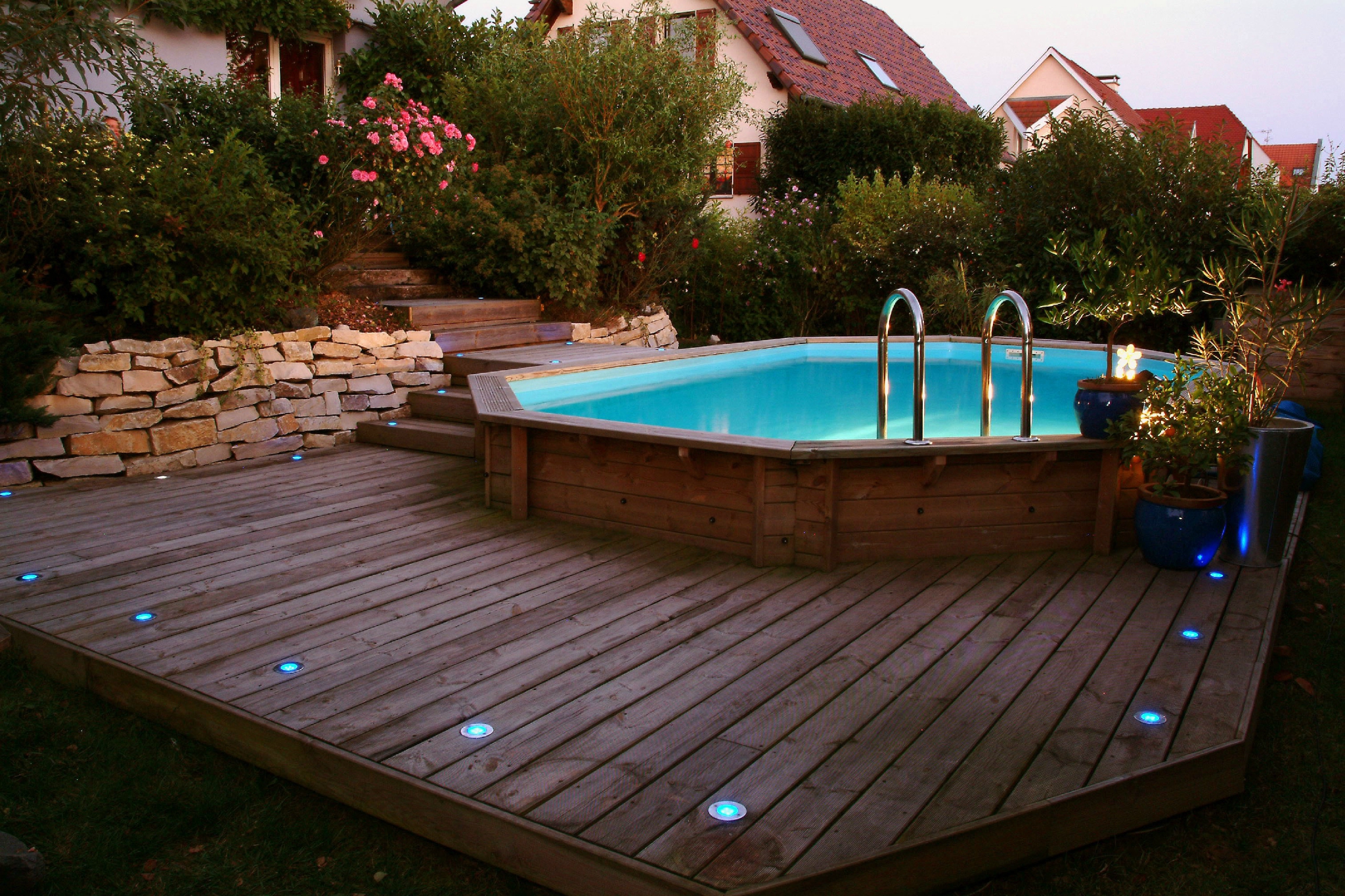 piscine hors sol ovale en bois véritable