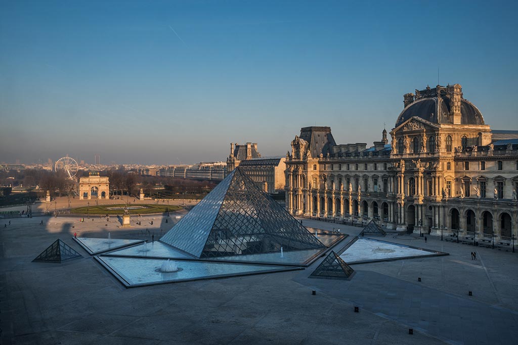 Cour Napoléon pyramide du musée du Louvre