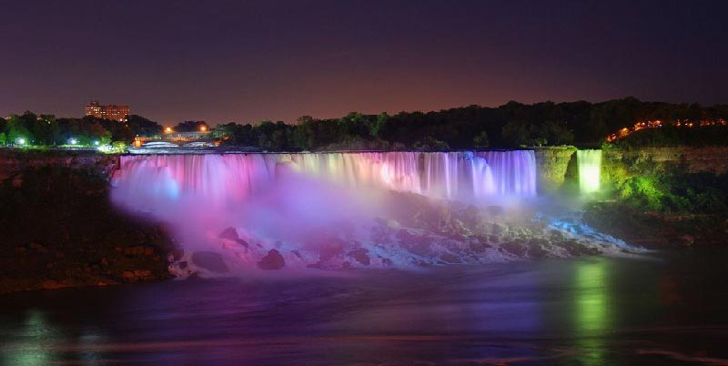Chutes du Niagara la nuit