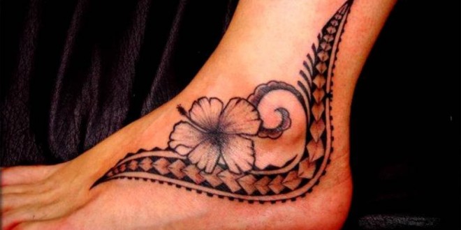 Tatouage Maori à la cheville d'une Femme