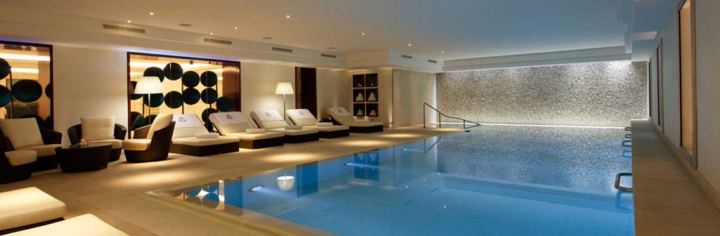 Hôtel de luxe avec piscine