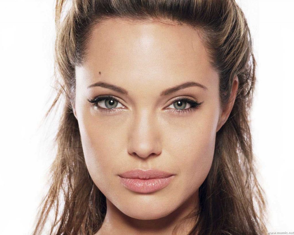 Angelina-Jolie jeune
