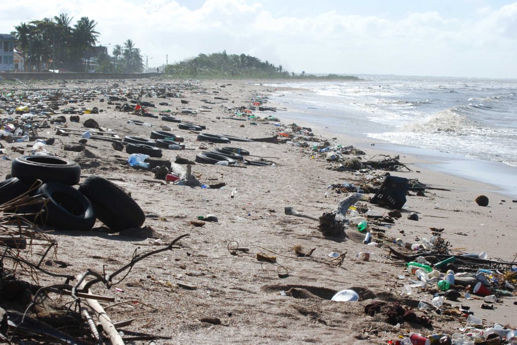 Pollution de l'eau - Plage de Guyane
